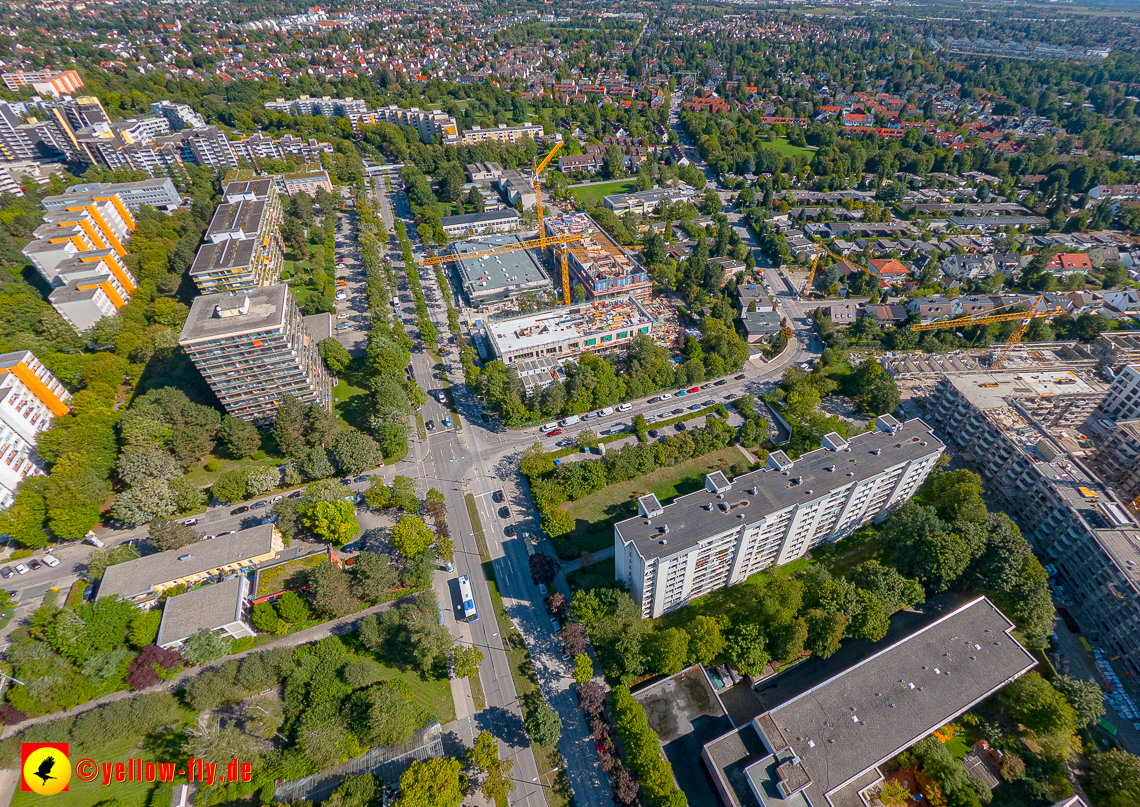 02.09.2022 - Baustelle Grundschule am Karl-Marx-Ring und Villa in der Niederalmstraße 16 in Neuperlach